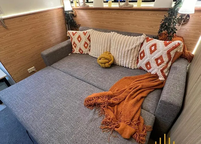 Aesthetic Walking Distance To Moa,near Naia Airport With Netflix,minivideoke,boardgames-duxe9 Manila
