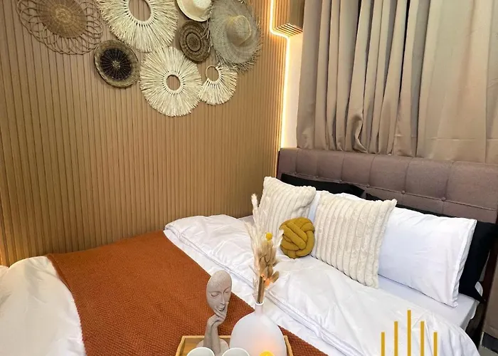 Aesthetic Walking Distance To Moa,near Naia Airport With Netflix,minivideoke,boardgames-duxe9 Manila